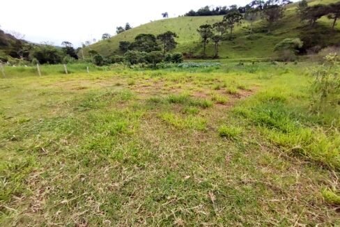 Terreno 1.300m cachoeira Joanópolis-SP