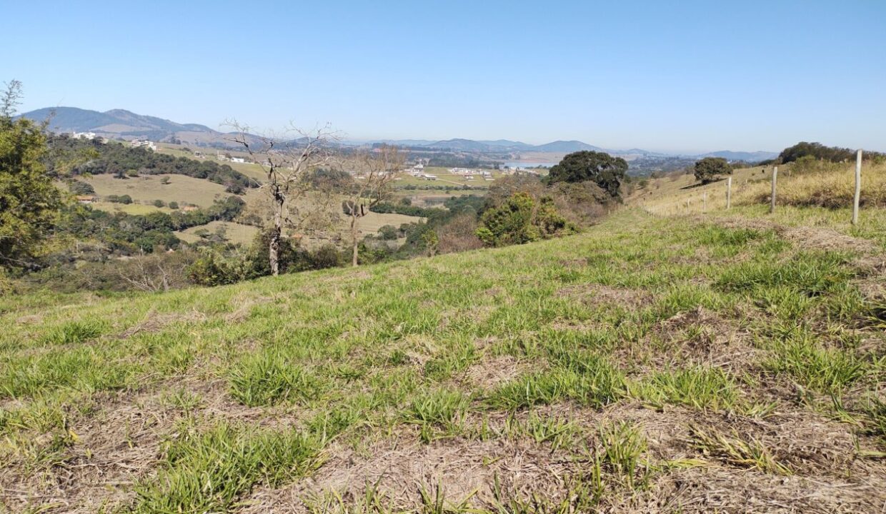 terreno grande a venda em joanópolis vista para montanhas 9.000m, pagamento facilitado (1)