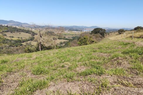 terreno grande a venda em joanópolis vista para montanhas 9.000m, pagamento facilitado (1)