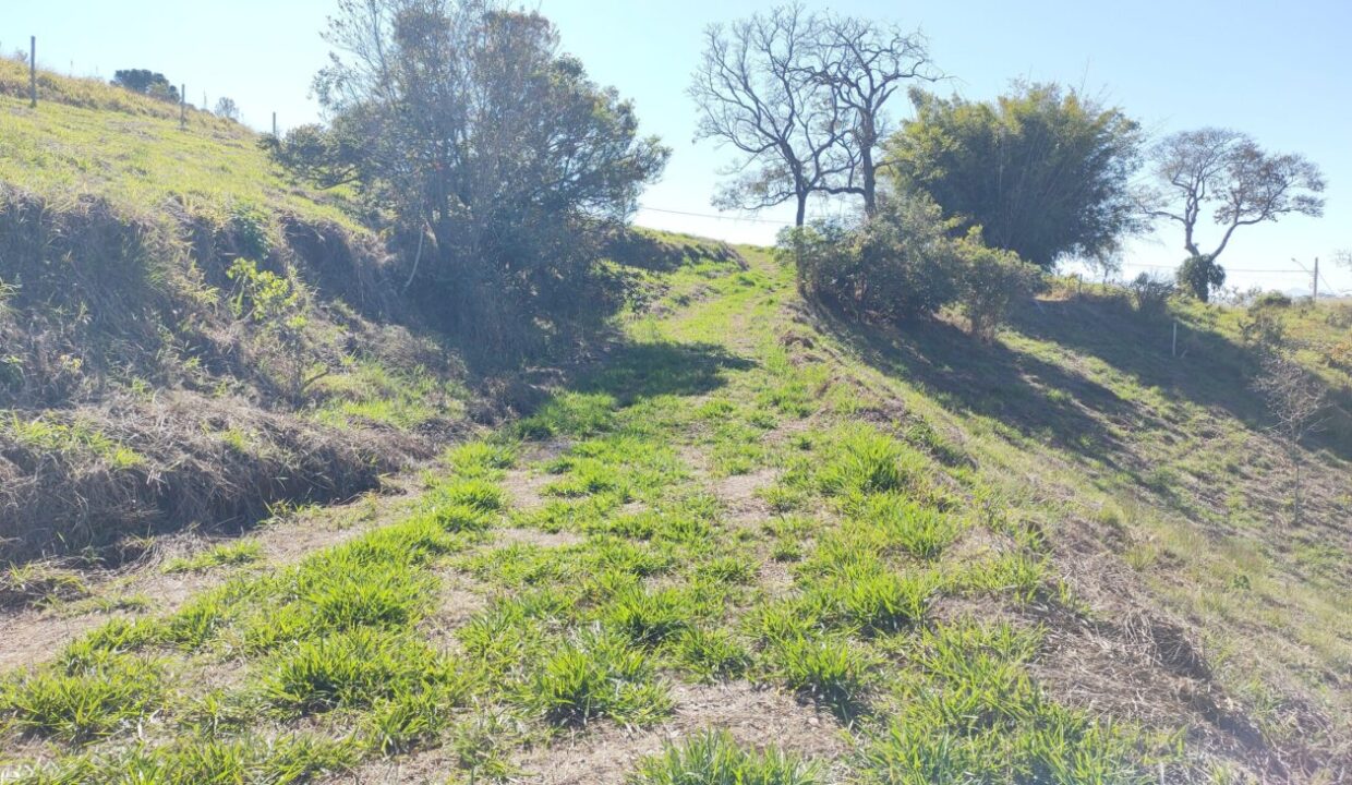 terreno grande a venda em joanópolis vista para montanhas 9.000m, pagamento facilitado (10)