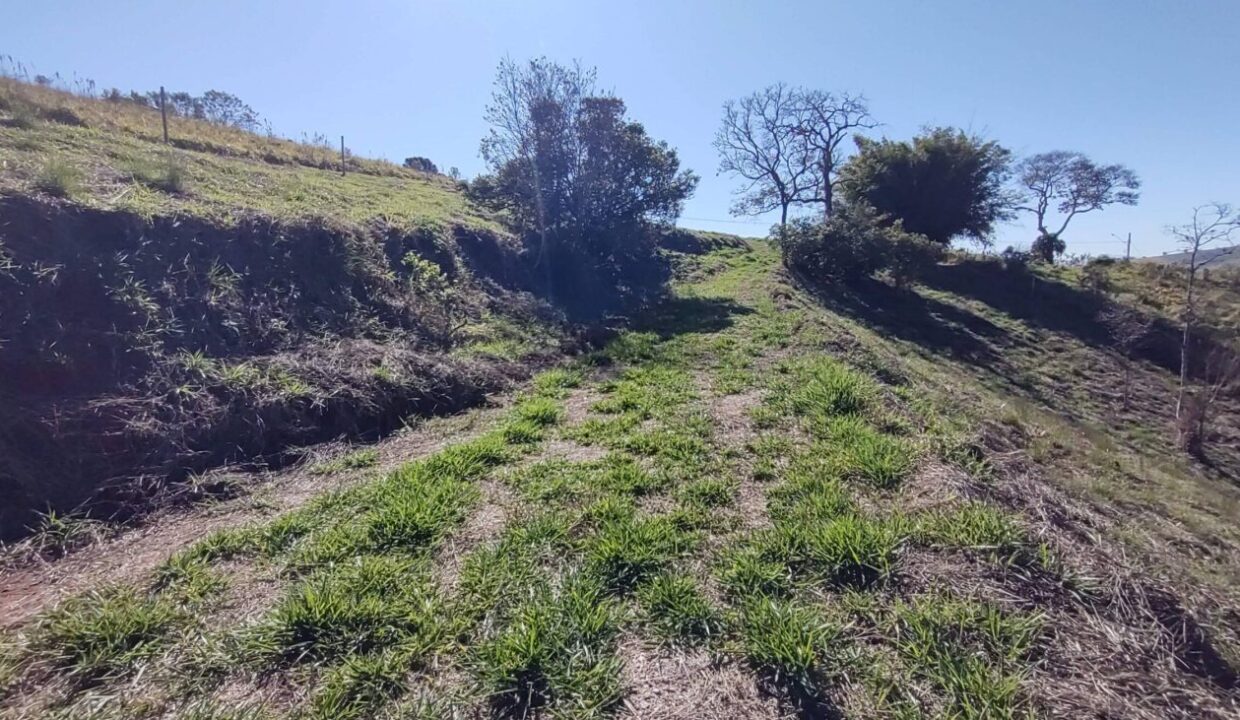 terreno grande a venda em joanópolis vista para montanhas 9.000m, pagamento facilitado (11)