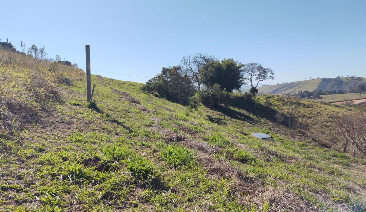 terreno grande a venda em joanópolis vista para montanhas 9.000m, pagamento facilitado (12)