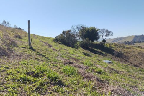 terreno grande a venda em joanópolis vista para montanhas 9.000m, pagamento facilitado (12)