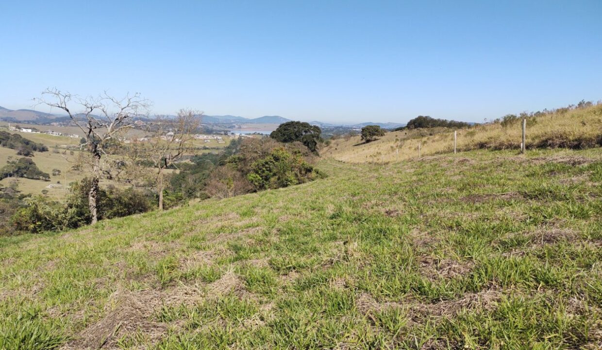 terreno grande a venda em joanópolis vista para montanhas 9.000m, pagamento facilitado (15)