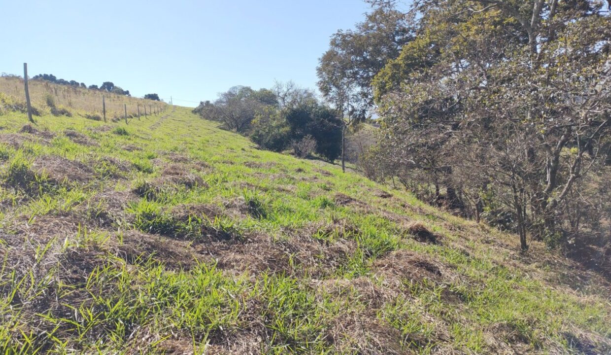 terreno grande a venda em joanópolis vista para montanhas 9.000m, pagamento facilitado (16)