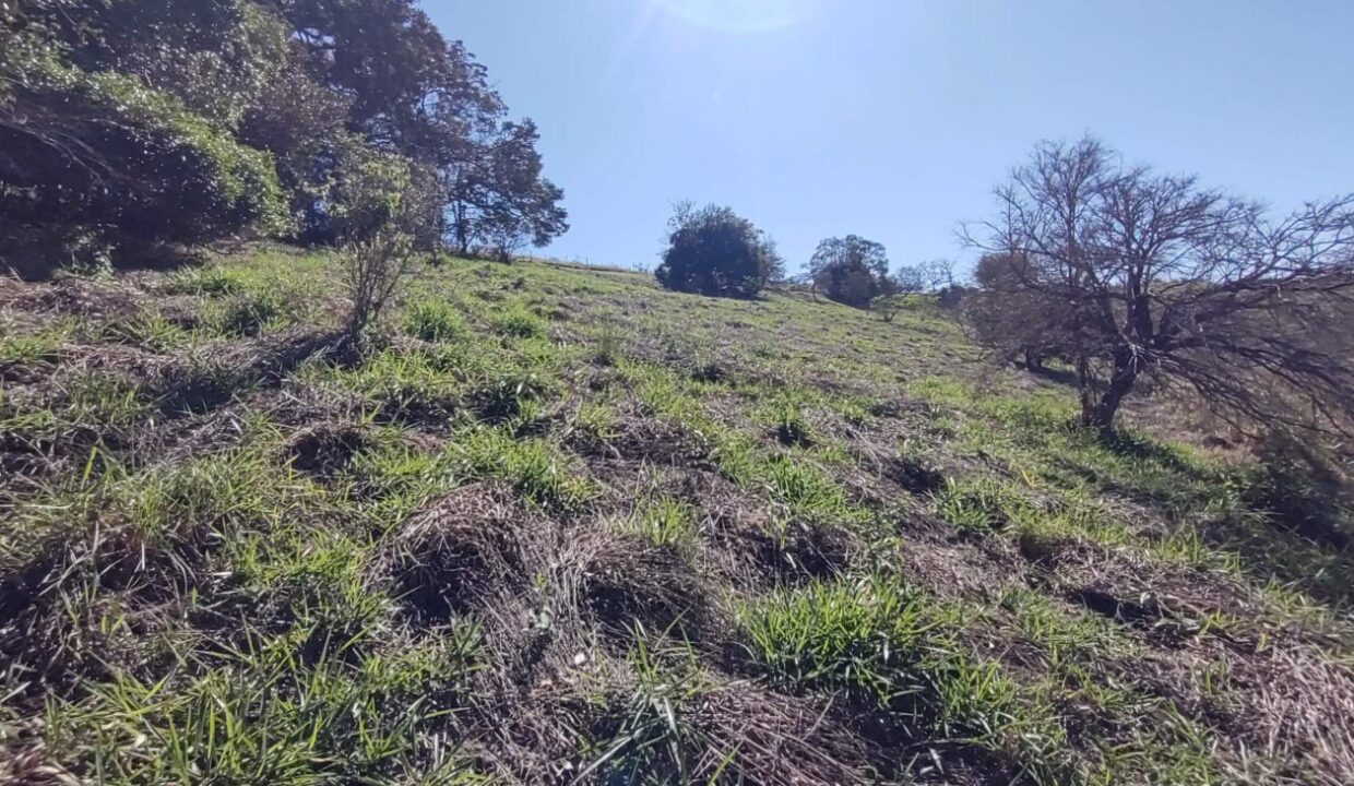 terreno grande a venda em joanópolis vista para montanhas 9.000m, pagamento facilitado (17)