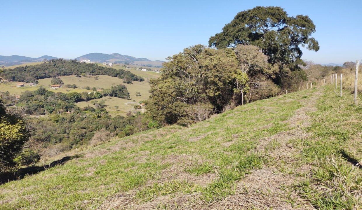 terreno grande a venda em joanópolis vista para montanhas 9.000m, pagamento facilitado (3)