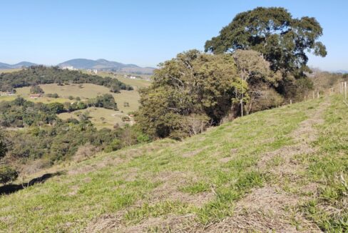 terreno grande a venda em joanópolis vista para montanhas 9.000m, pagamento facilitado (3)