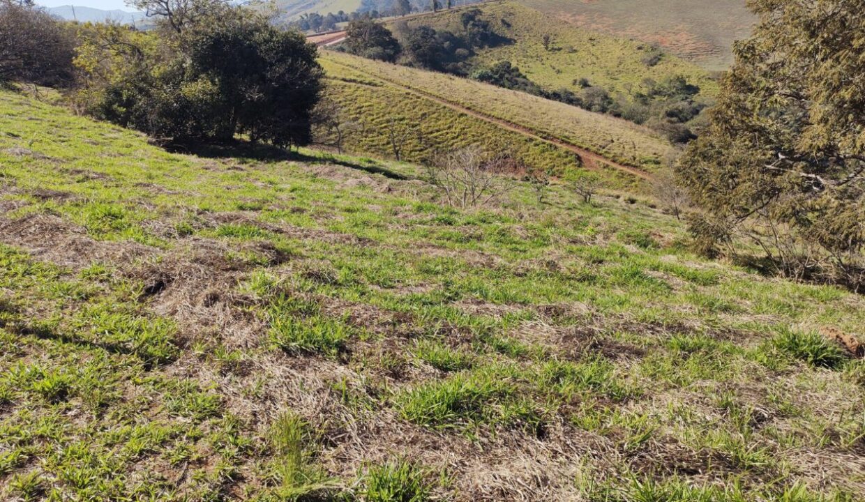 terreno grande a venda em joanópolis vista para montanhas 9.000m, pagamento facilitado (4)