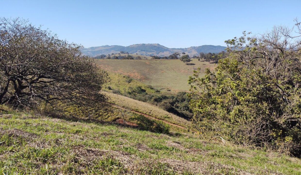 terreno grande a venda em joanópolis vista para montanhas 9.000m, pagamento facilitado (6)