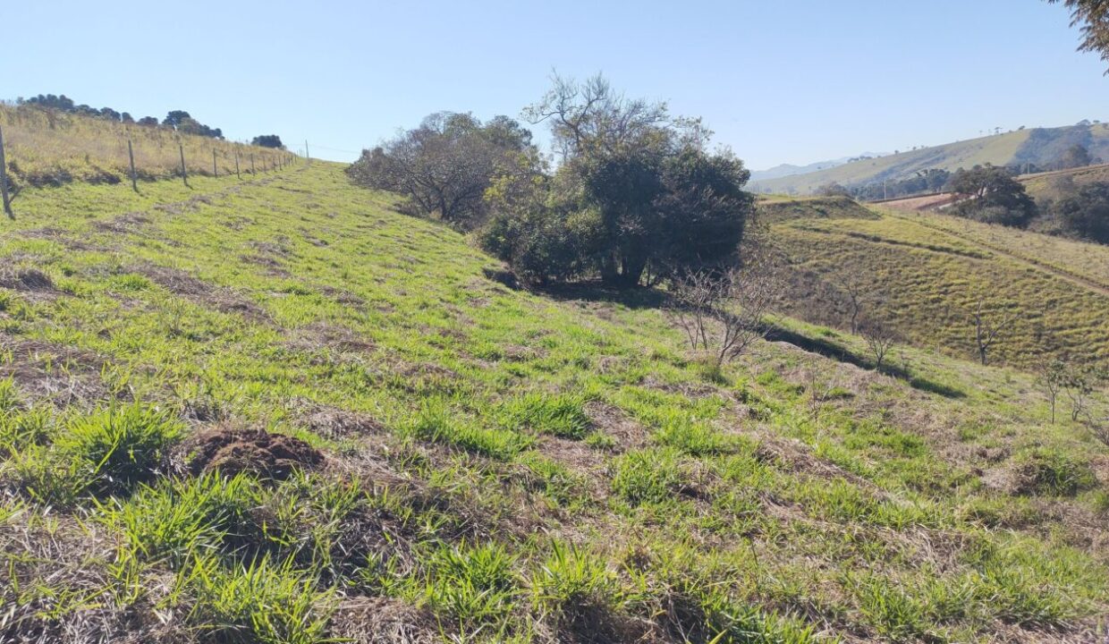 terreno grande a venda em joanópolis vista para montanhas 9.000m, pagamento facilitado (8)