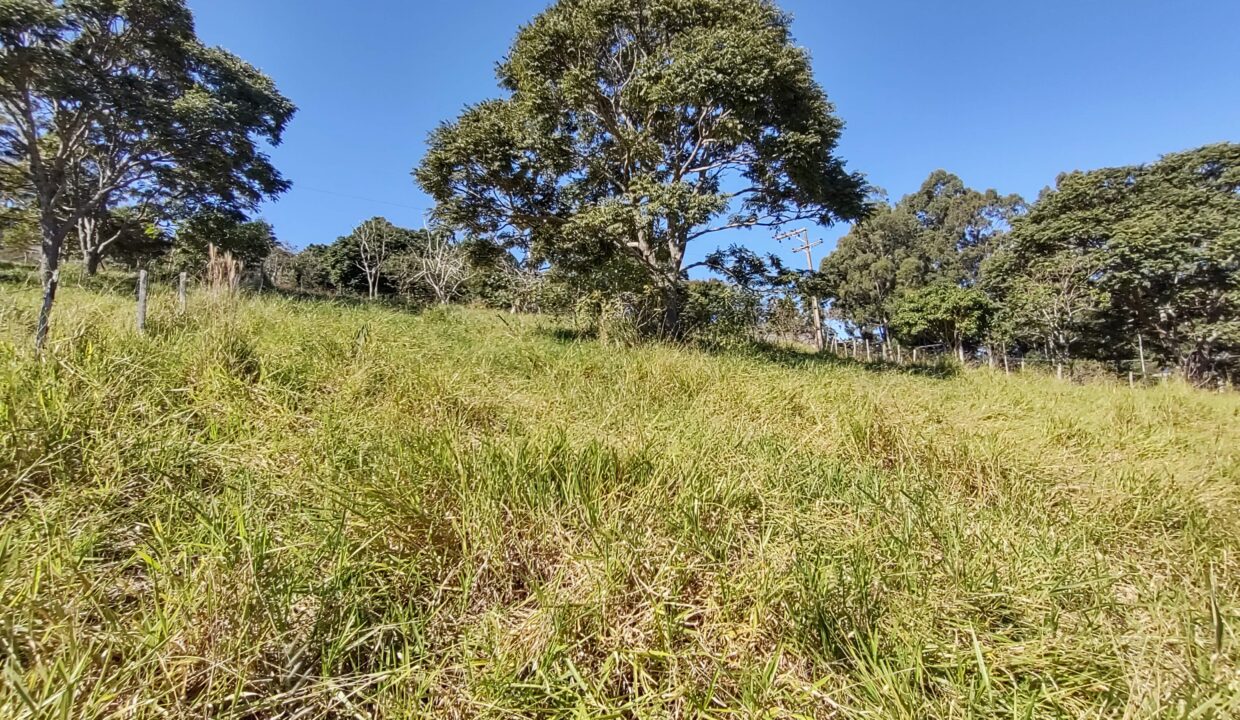 terreno com vista permanente e acesso a represa do jaguari a venda em joanopolis interior sp (10)