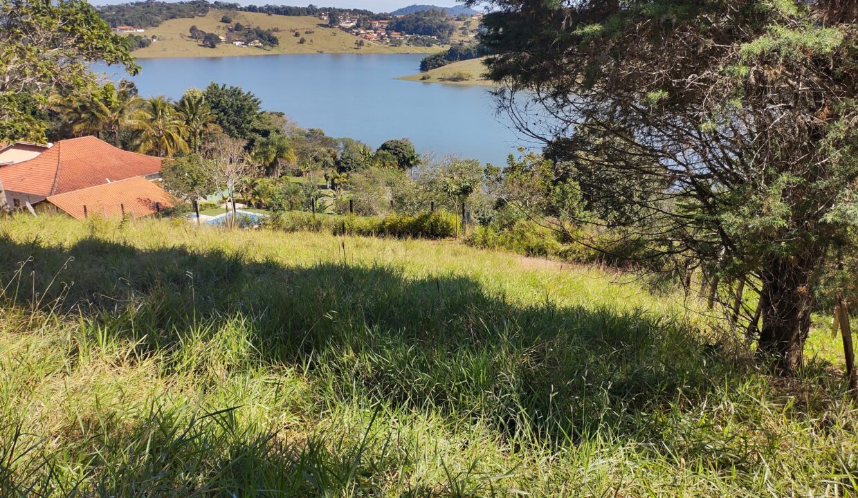 terreno com vista permanente e acesso a represa do jaguari a venda em joanopolis interior sp (2)