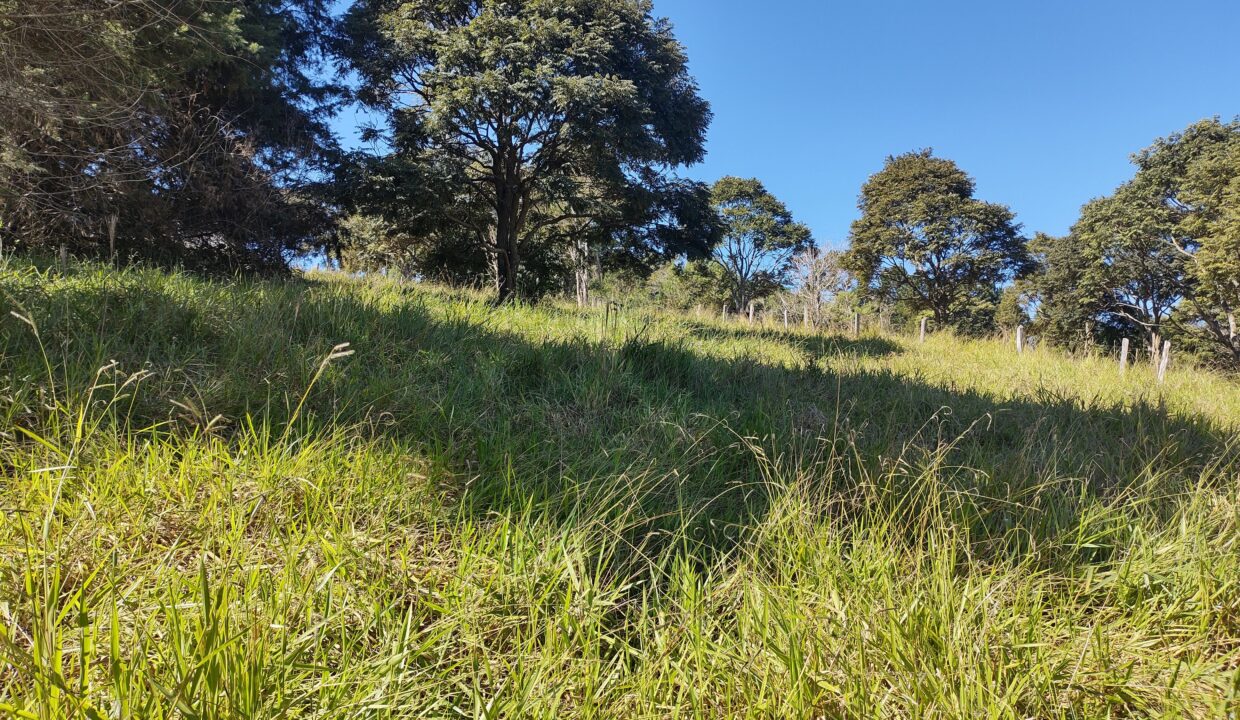 terreno com vista permanente e acesso a represa do jaguari a venda em joanopolis interior sp (8)