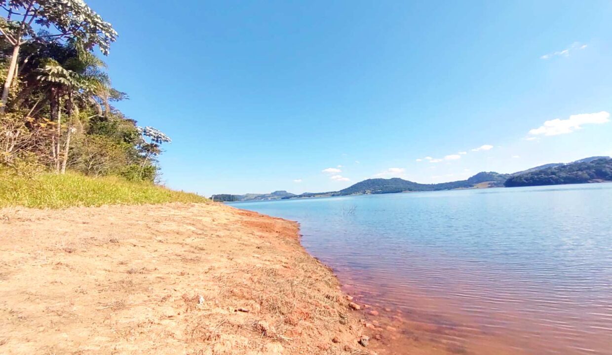 terreno a venda pé na água acesso exclusivo a represa Jaguari em Joanopolis interior de SP (22)