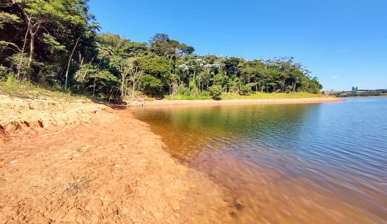 terreno a venda pé na água acesso exclusivo a represa Jaguari em Joanopolis interior de SP (29)