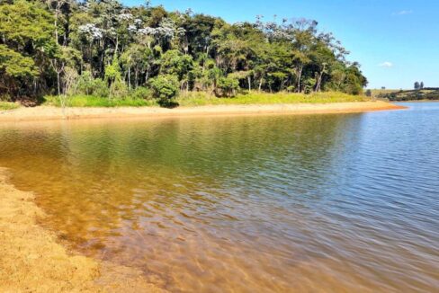 Terreno pé n'água represa