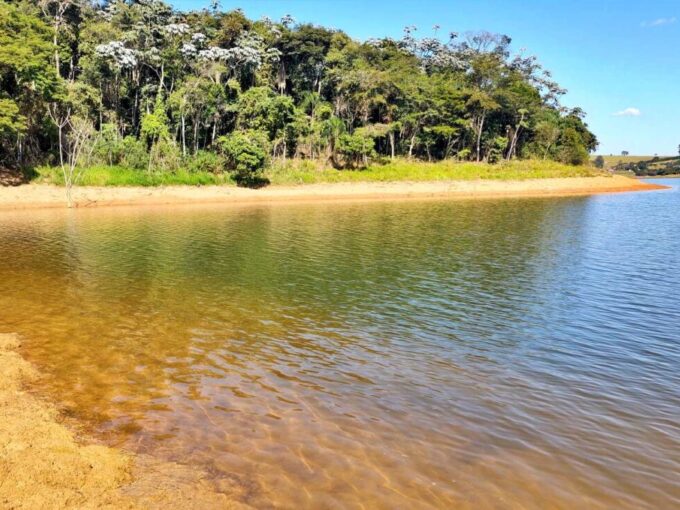 Terreno pé n'água represa